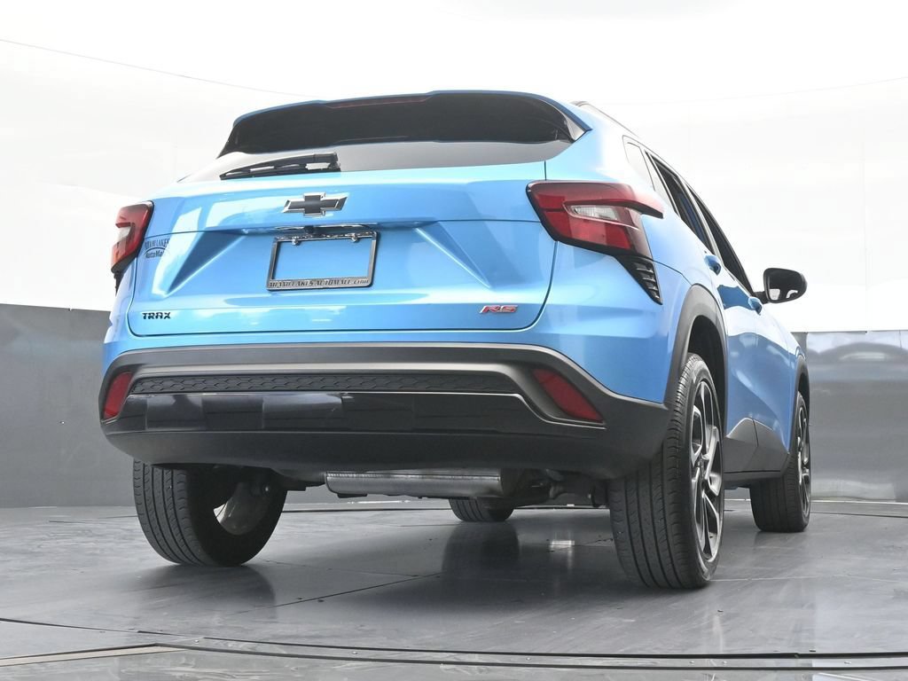 Used 2025 Chevrolet Trax RS FWD image 56
