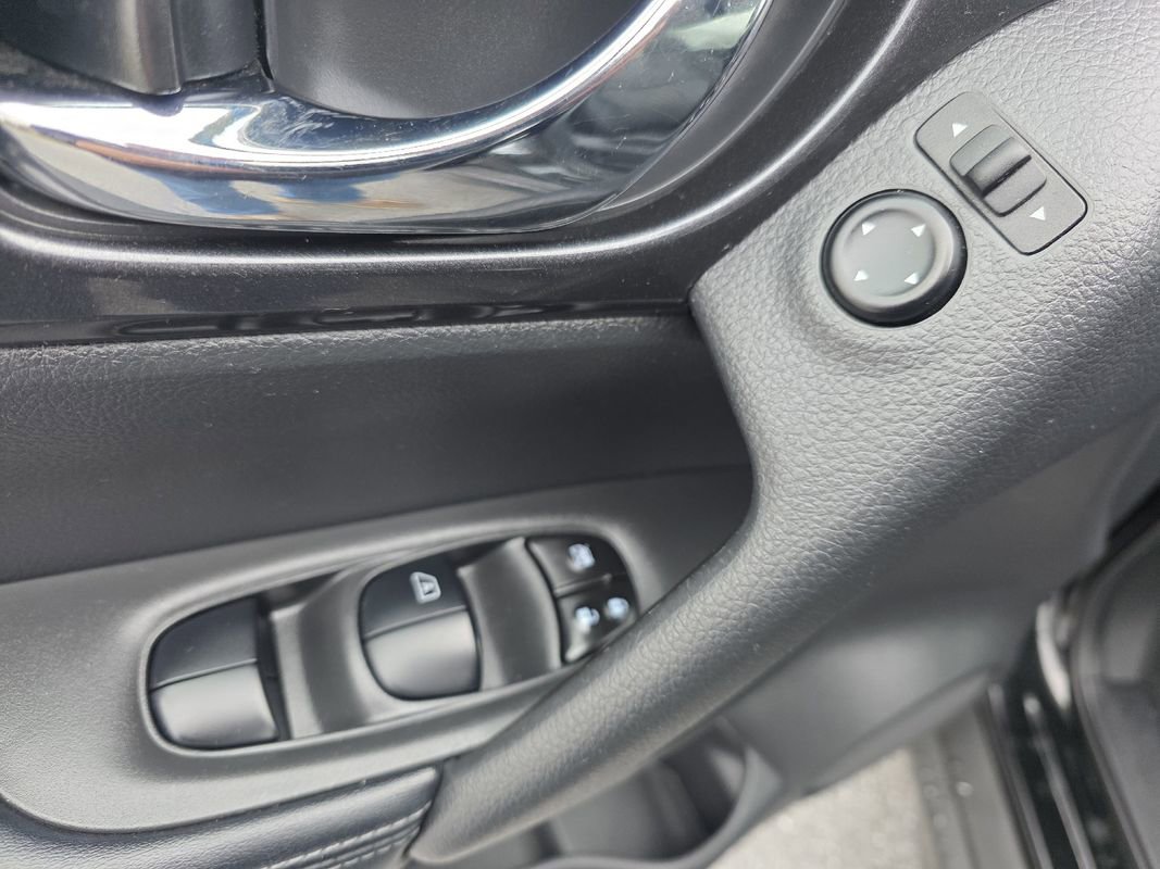 Used 2020 Nissan Rogue SV image 20