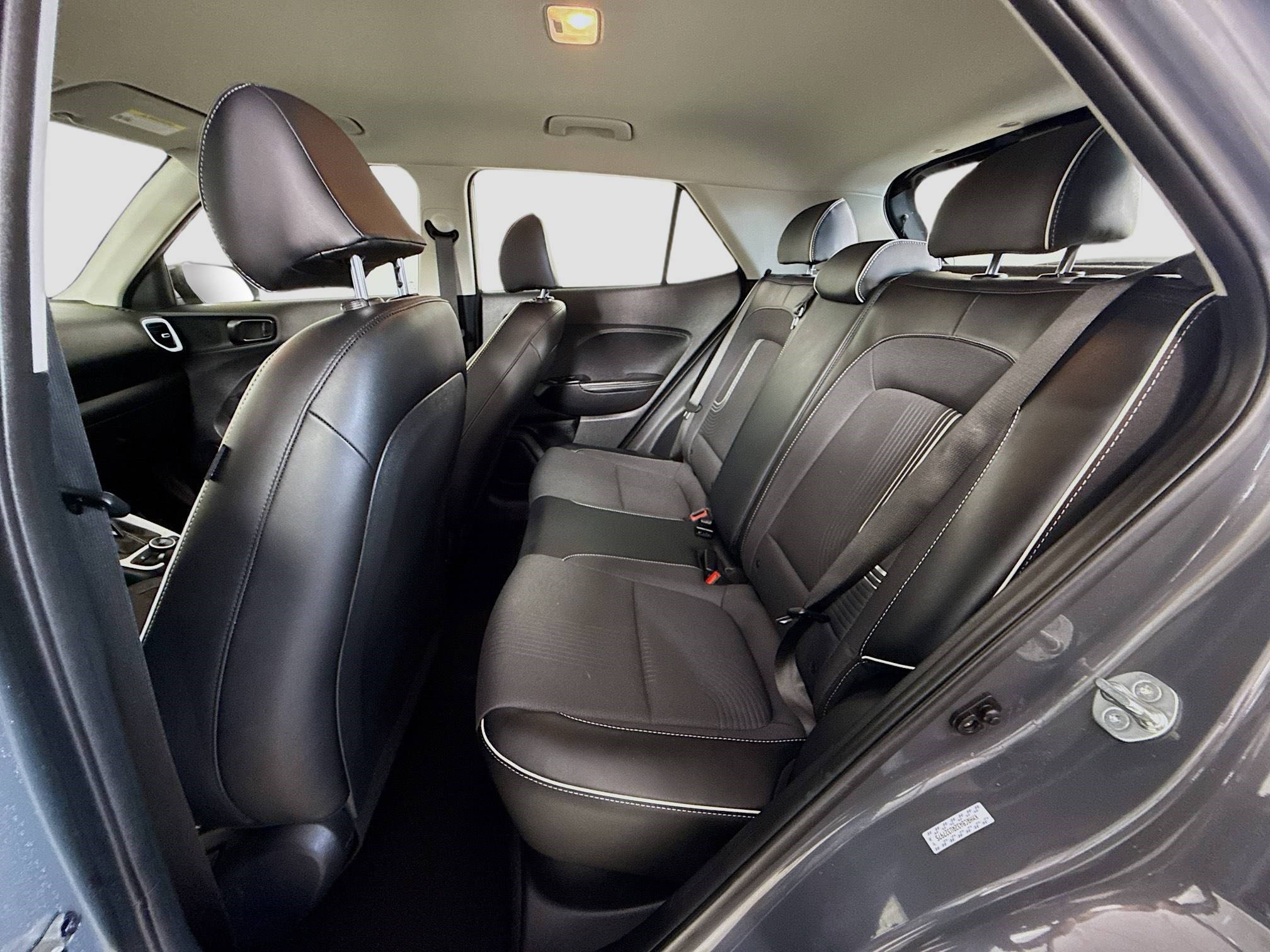 Used 2024 Hyundai Venue Limited image 23