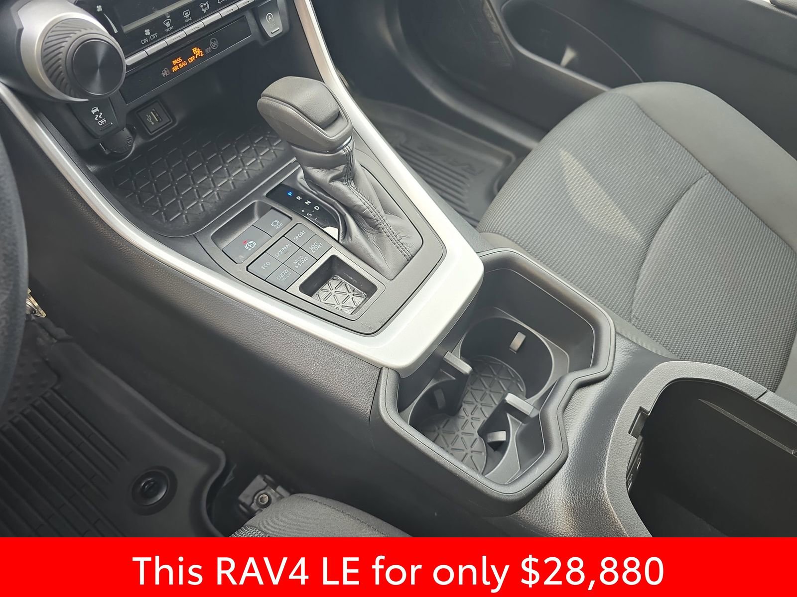 Used 2024 Toyota RAV4 LE image 31