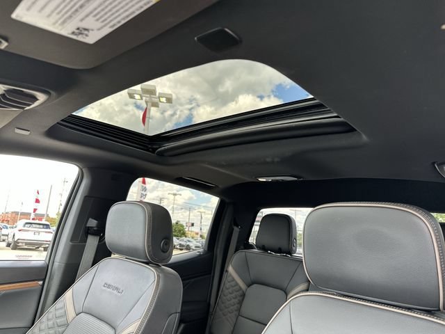Used 2024 GMC Canyon Denali AWD/4WD image 18