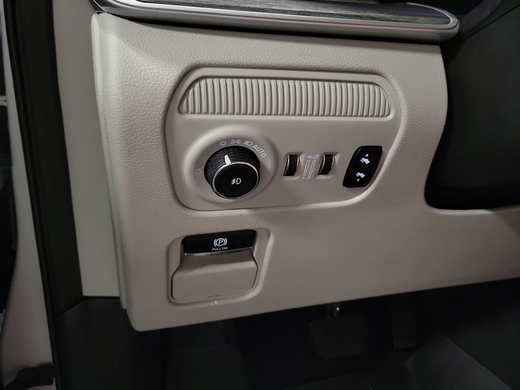 Used 2024 Jeep Wagoneer L Series II w/ Flexible Seating Group AWD/4WD image 20