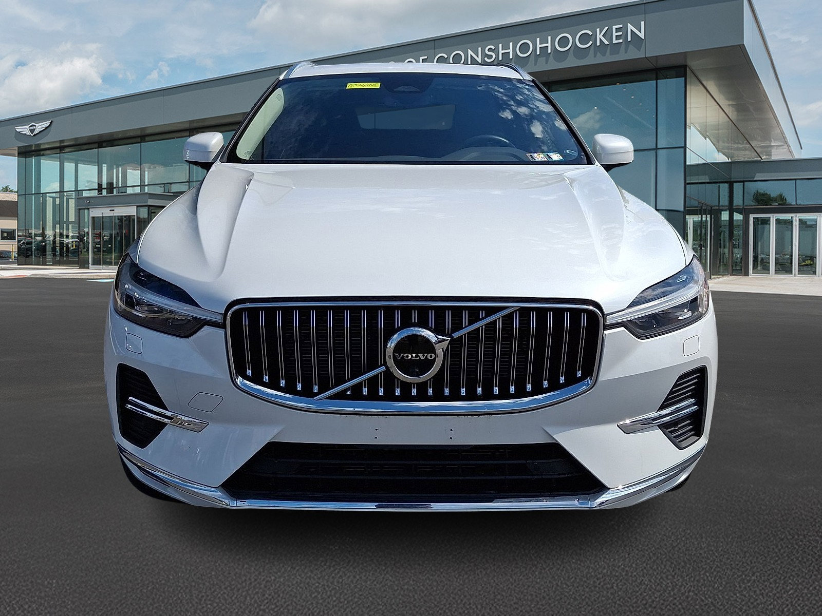 Used 2023 Volvo XC60 B5 Plus AWD/4WD image 3