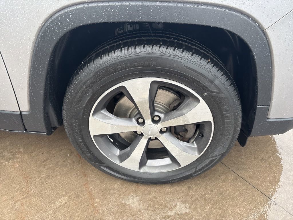 Used 2019 Jeep Cherokee Limited image 11