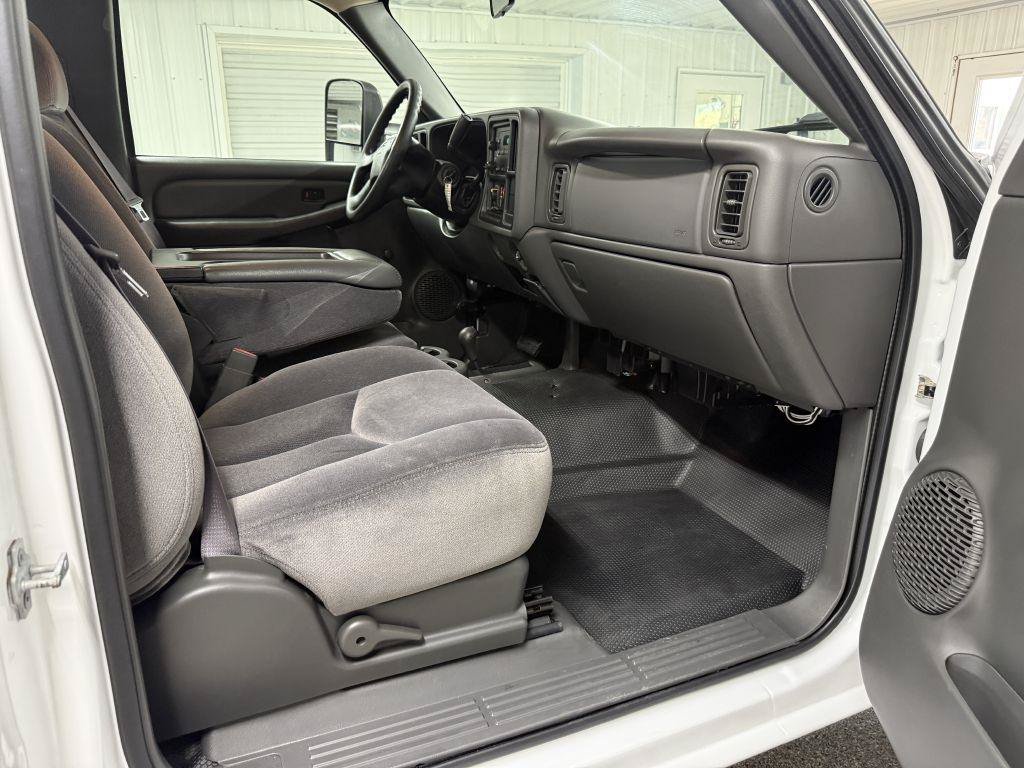 Used 2005 GMC Sierra 2500 W/T AWD/4WD image 33
