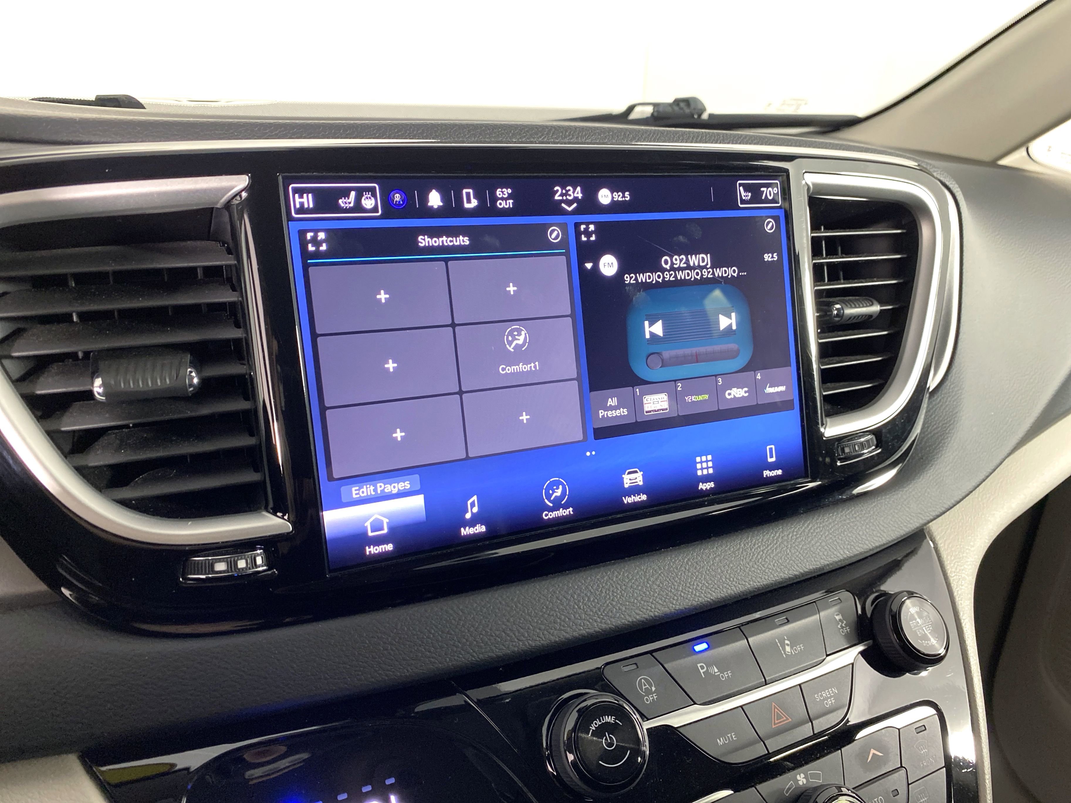 Used 2024 Chrysler Pacifica Touring-L image 27