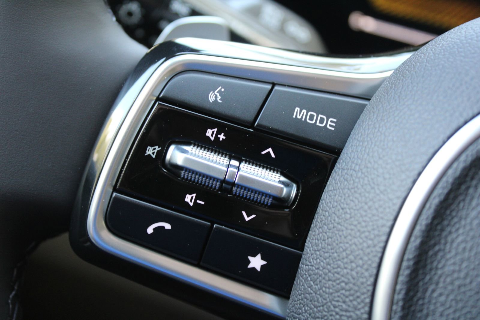 New 2026 Kia Carnival EX image 32