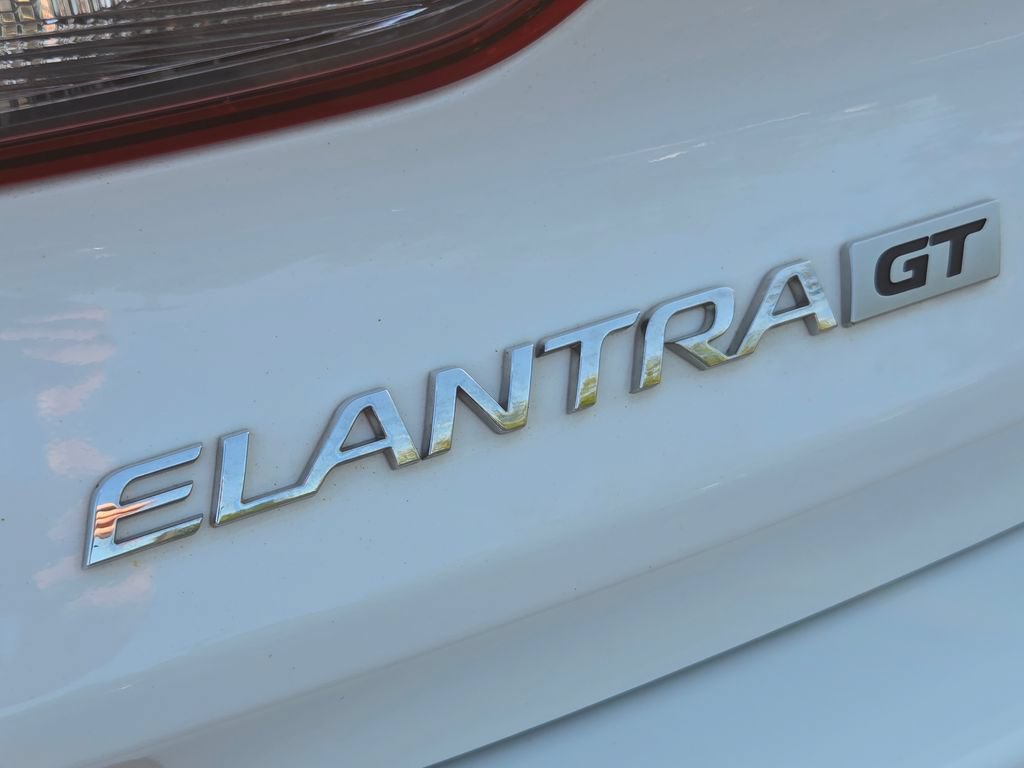 Used 2018 Hyundai Elantra GT FWD image 13