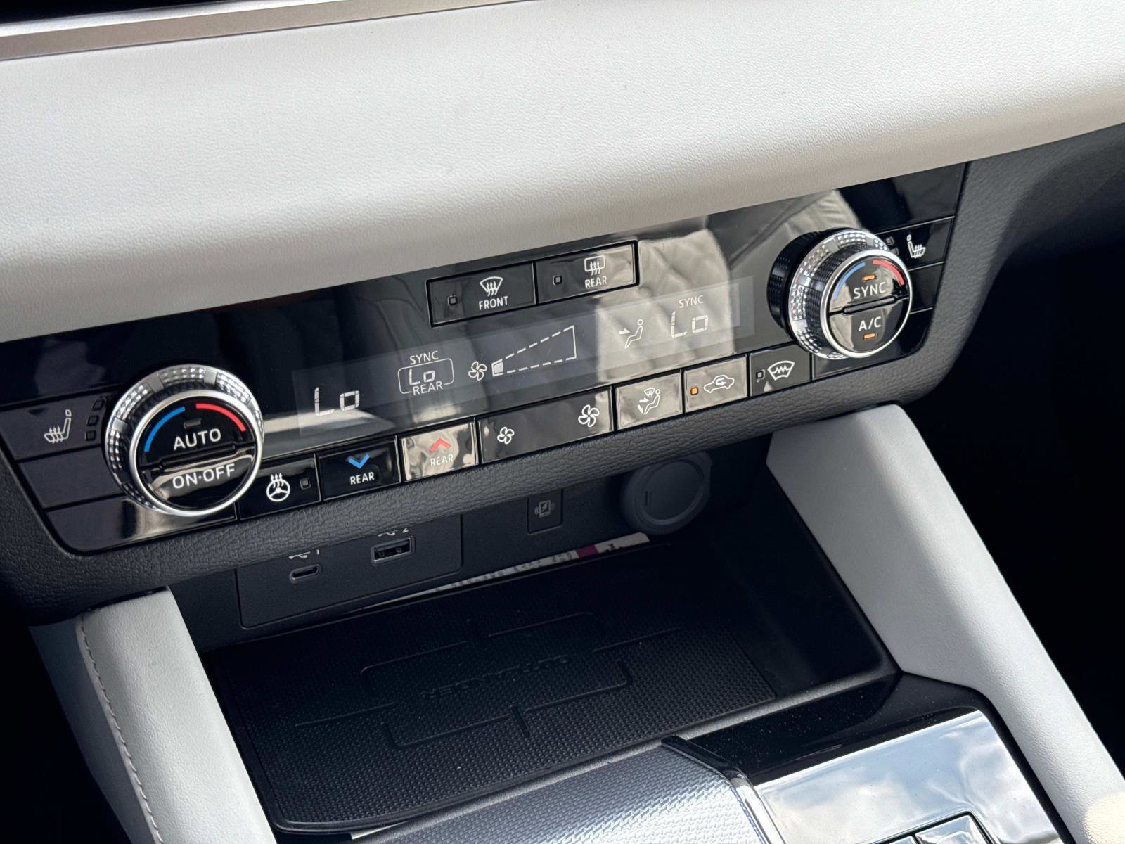 New 2025 Mitsubishi Outlander SEL image 22