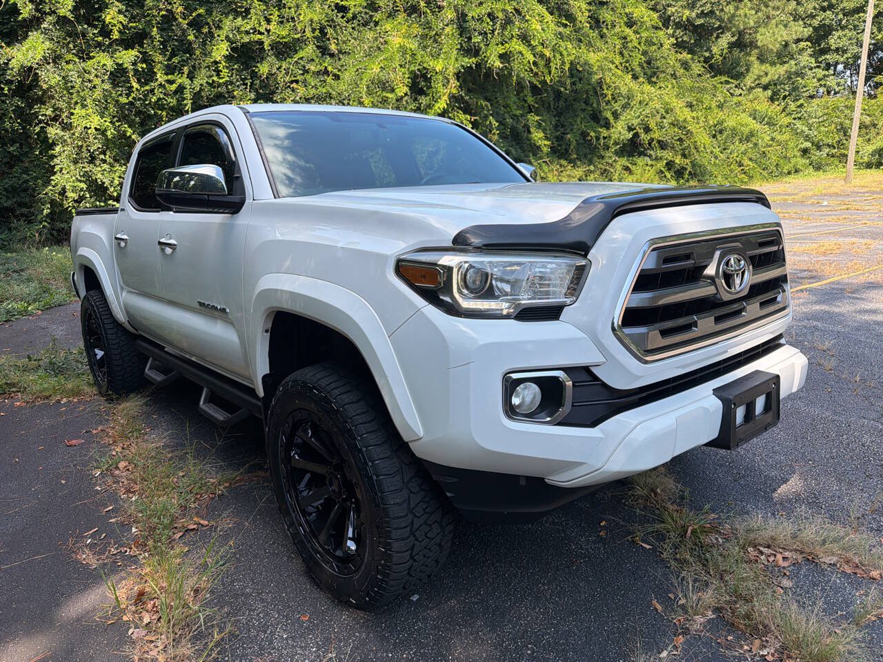 Used 2016 Toyota Tacoma Limited w/ Towing Package AWD/4WD image 10
