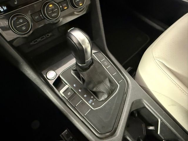 Used 2018 Volkswagen Tiguan SE w/ Panoramic Sunroof Package FWD image 24