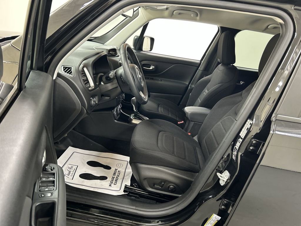 Certified 2022 Jeep Renegade Latitude w/ Convenience Group image 9