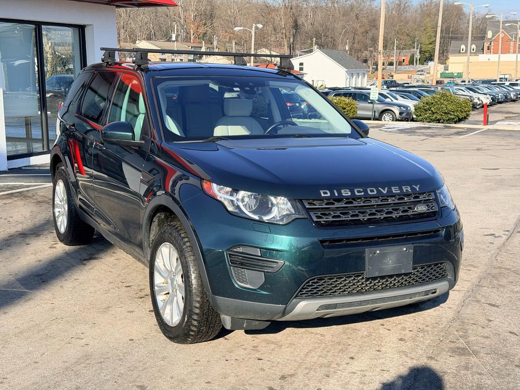 Used 2017 Land Rover Discovery Sport SE image 8