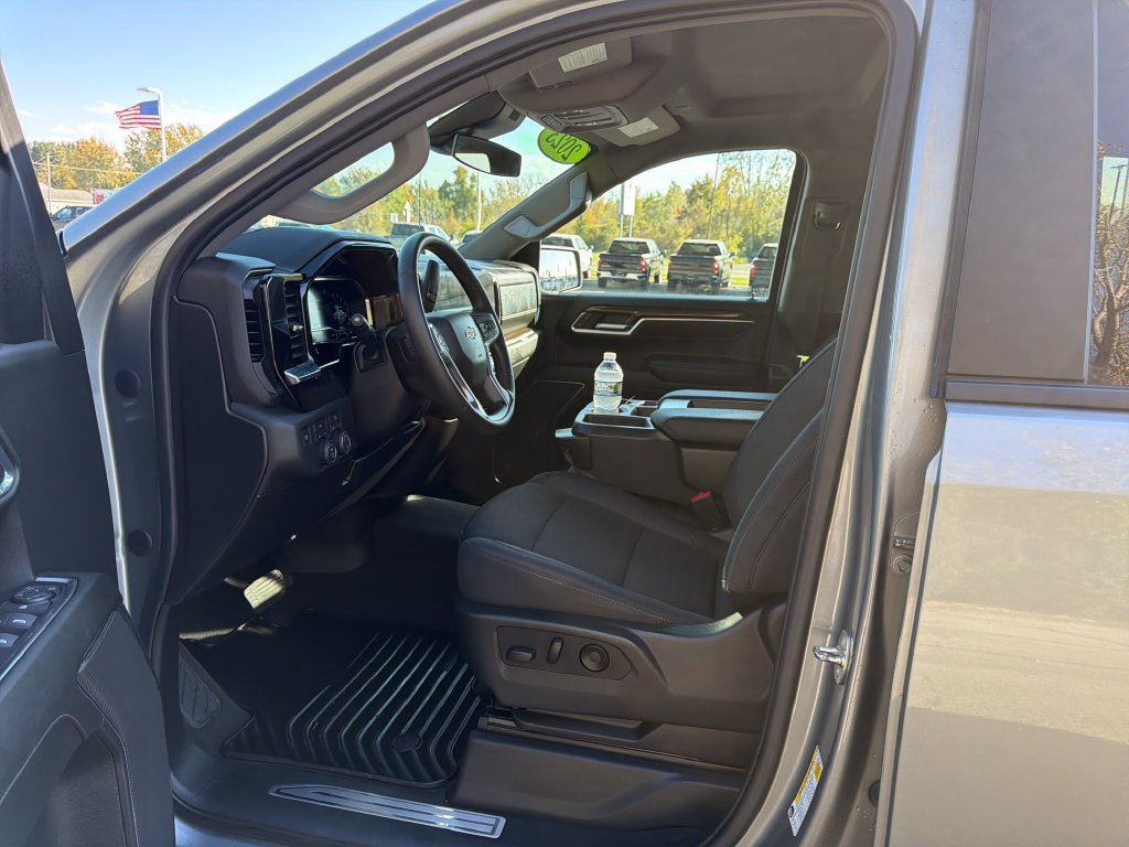 Used 2023 Chevrolet Silverado 1500 LT AWD/4WD image 11