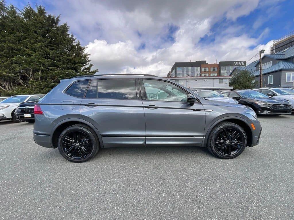 Used 2022 Volkswagen Tiguan SE R-Line image 9