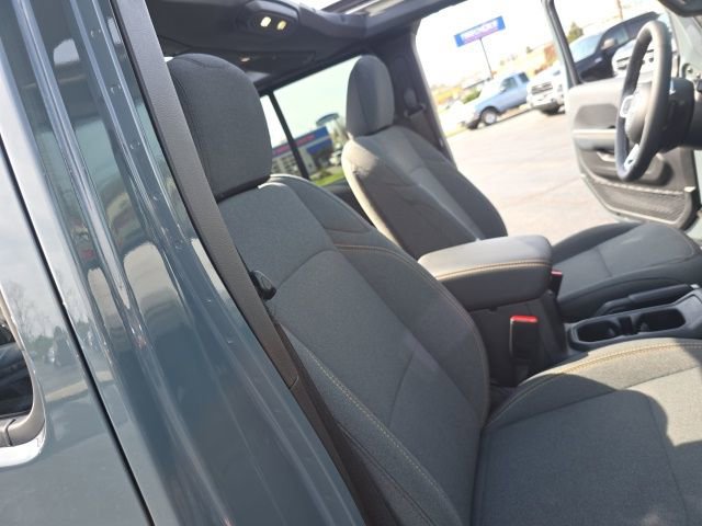 Used 2025 Jeep Wrangler Unlimited Sahara w/ Safety Group image 45