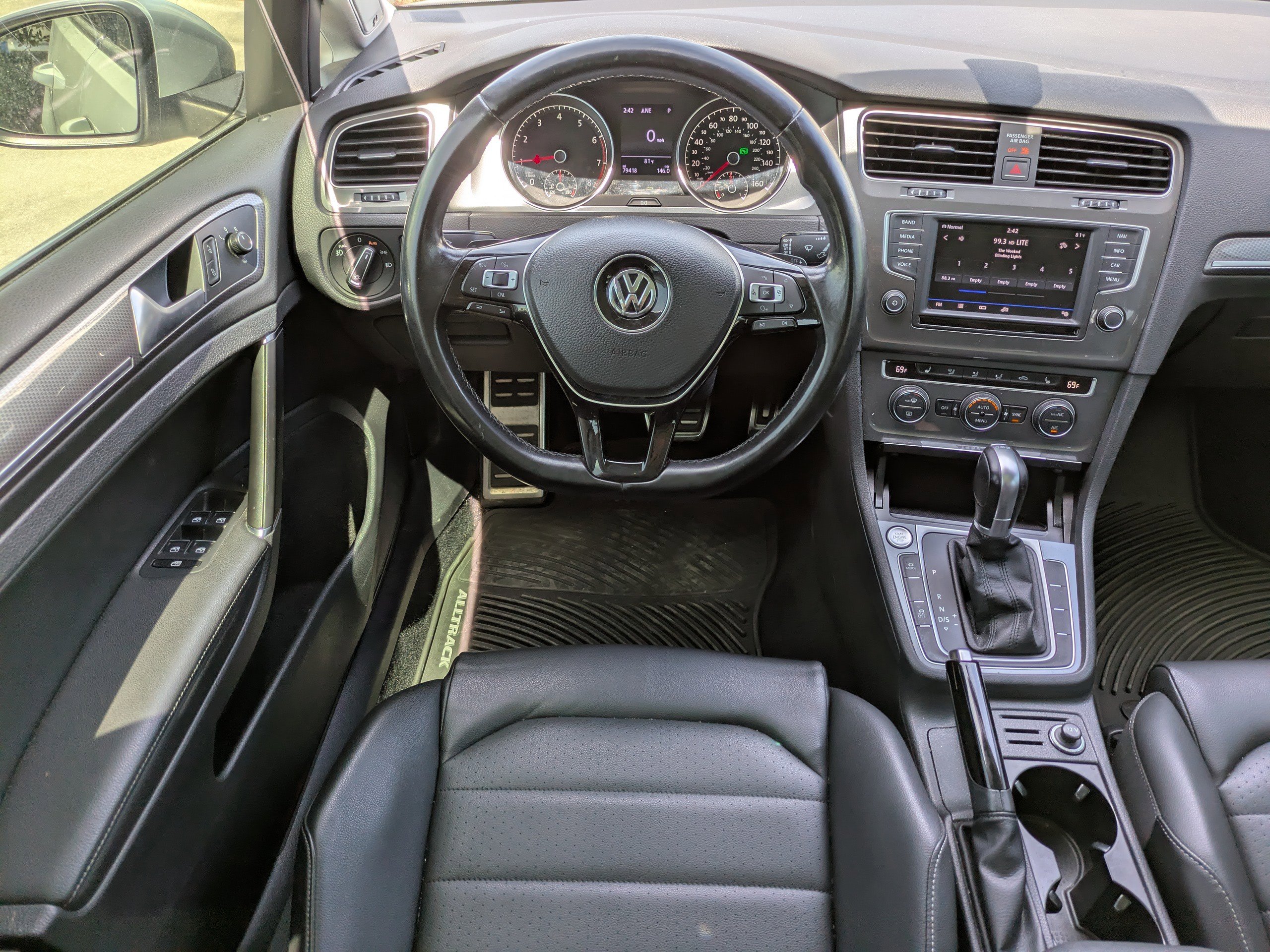 Used 2017 Volkswagen Golf Alltrack SEL image 16