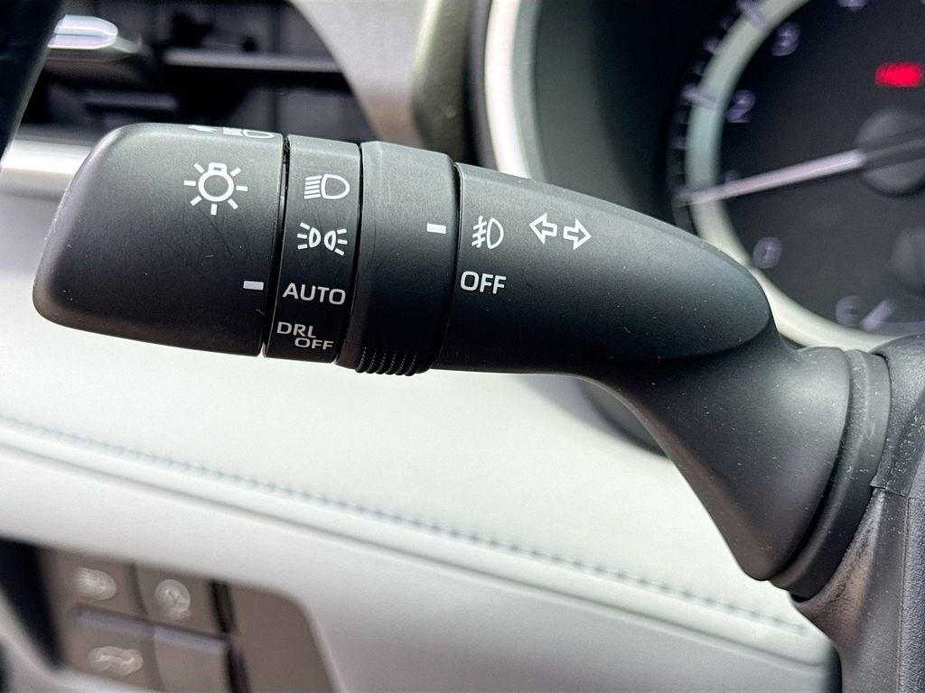 Used 2024 Toyota Highlander XLE AWD/4WD image 13