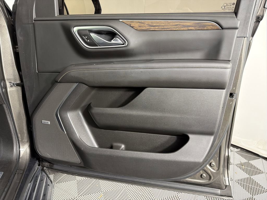 Used 2021 Chevrolet Tahoe Premier w/ Premium Package image 12
