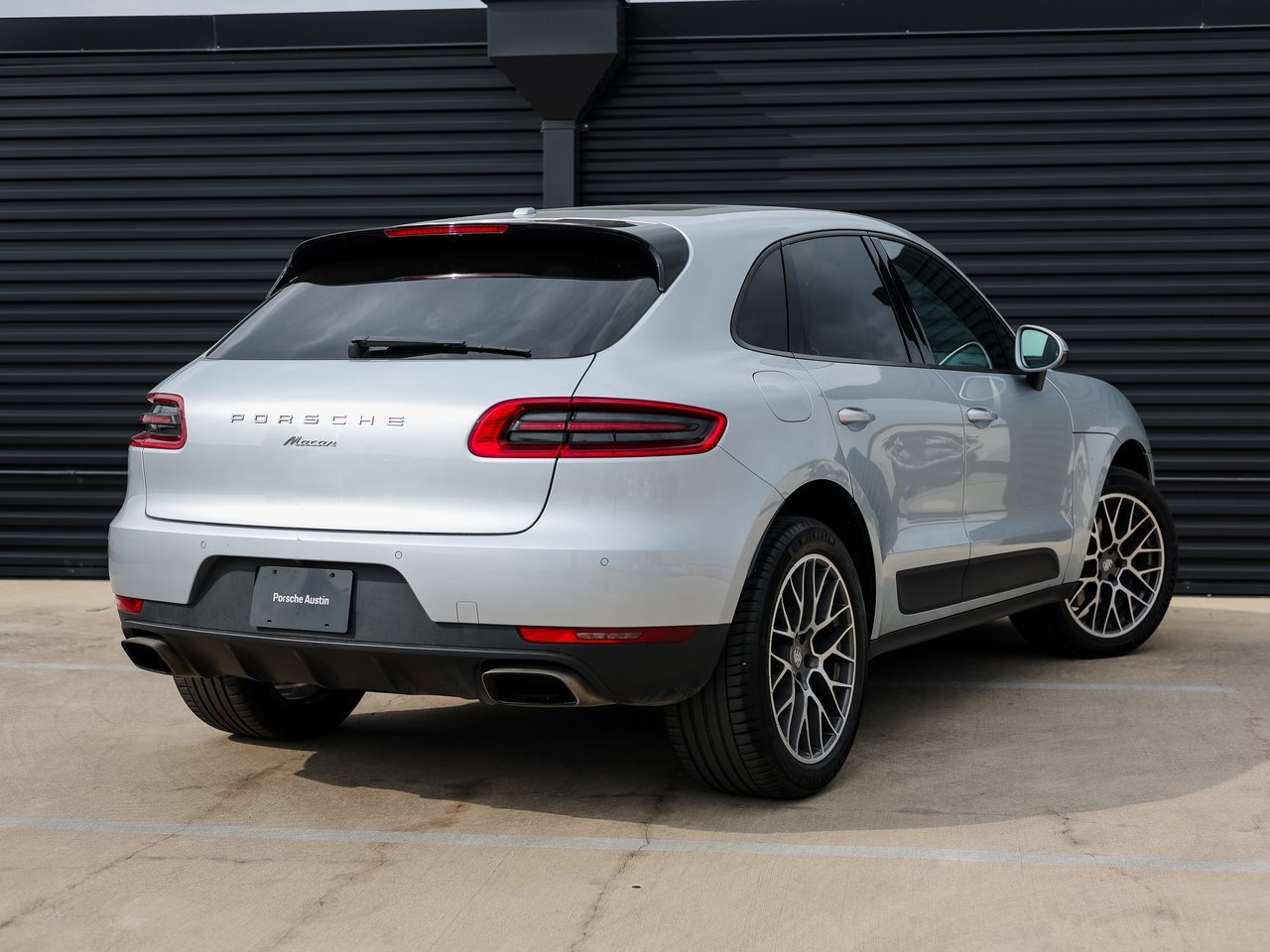 Certified 2018 Porsche Macan image 7