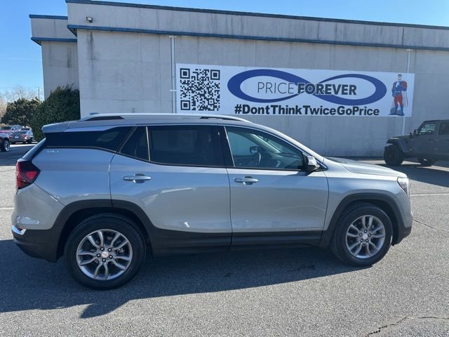 Used 2024 GMC Terrain SLT image 16