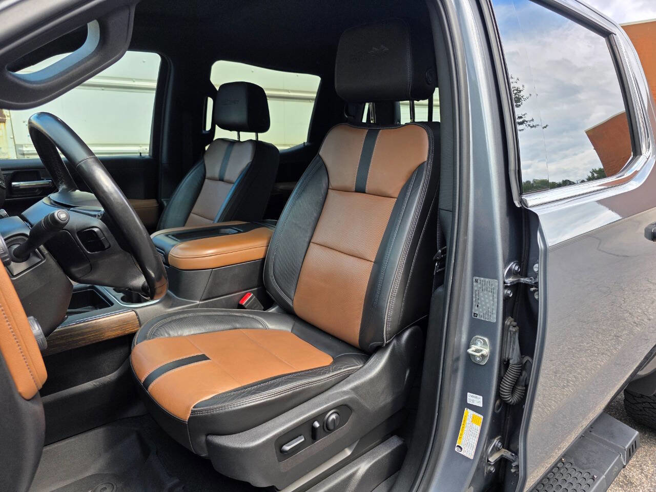 Used 2019 Chevrolet Silverado 1500 High Country w/ Technology Package image 17