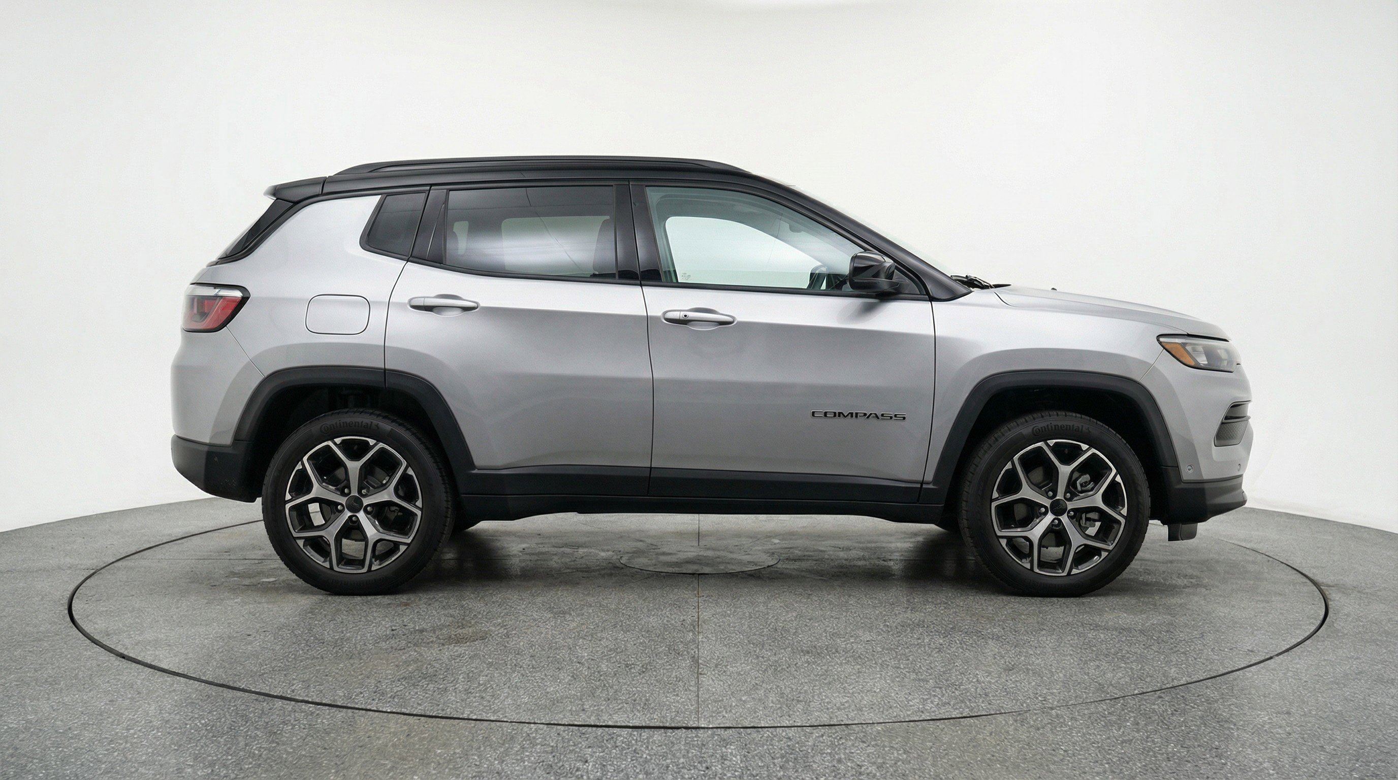 Used 2025 Jeep Compass Limited image 11