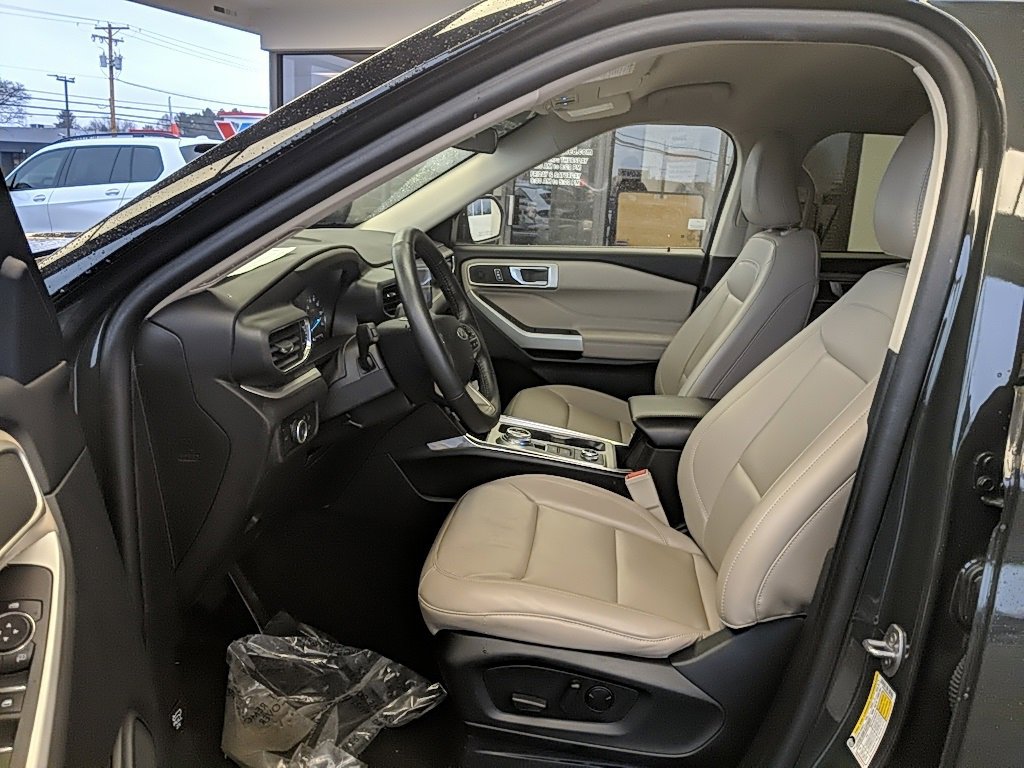 Used 2023 Ford Explorer XLT w/ Equipment Group 202A image 14
