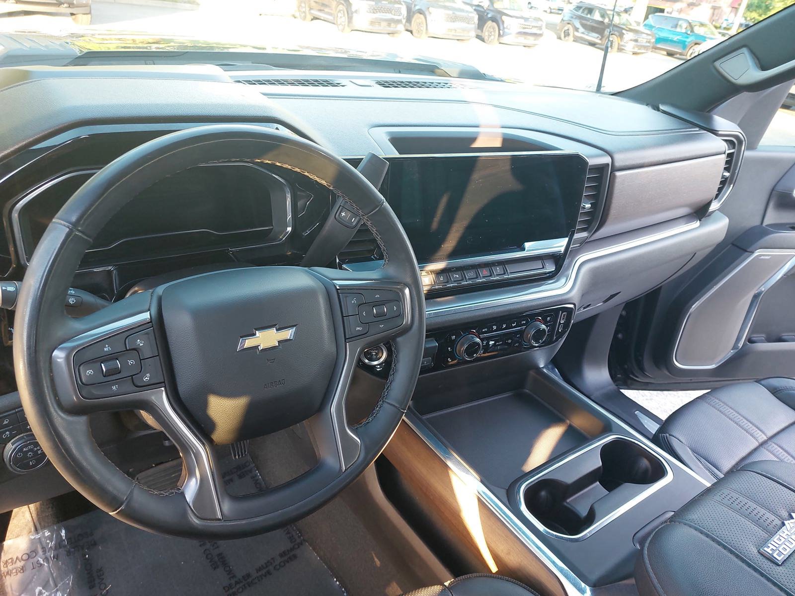 Used 2024 Chevrolet Silverado 2500 High Country w/ Technology Package AWD/4WD image 16