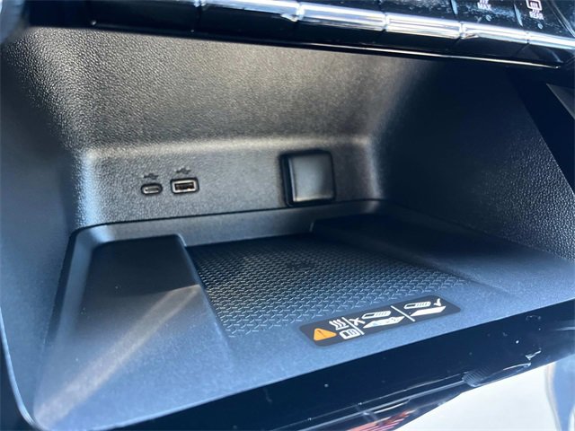 Used 2025 Chevrolet Traverse Z71 w/ Driver Confidence Package image 25