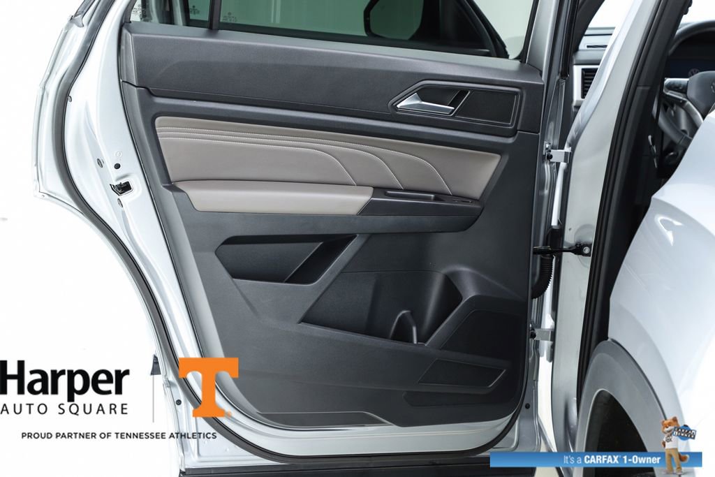 Used 2023 Volkswagen Atlas Cross Sport SEL R-Line image 17