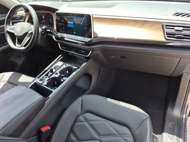 Used 2025 Volkswagen Atlas SE FWD image 32