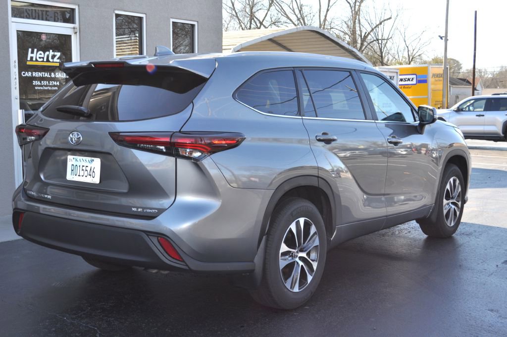 Used 2025 Toyota Highlander XLE image 25