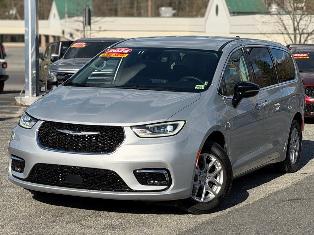 Used 2024 Chrysler Pacifica Touring-L