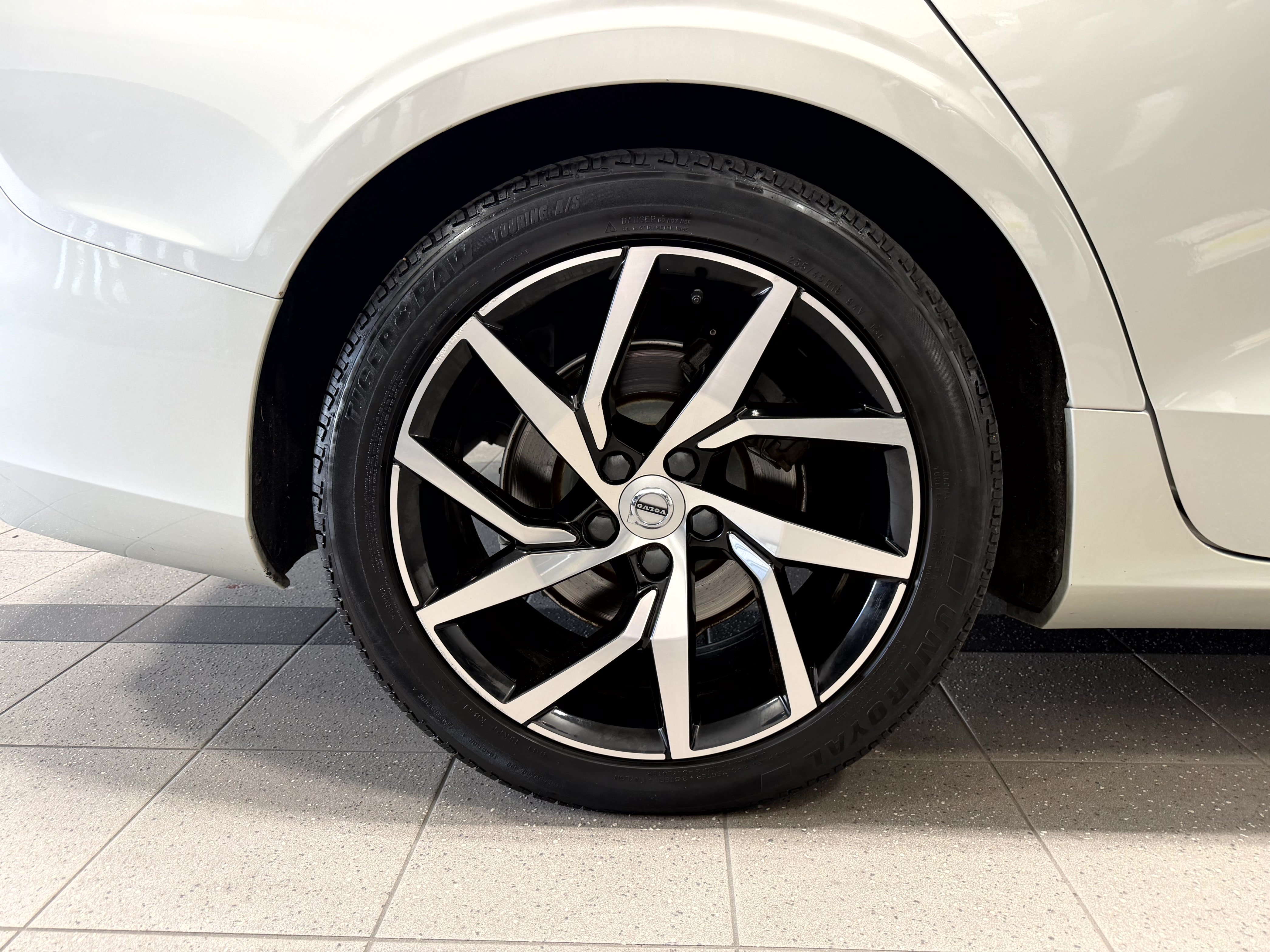 Used 2020 Volvo S60 T5 Momentum w/ Protection Package Premier FWD image 10