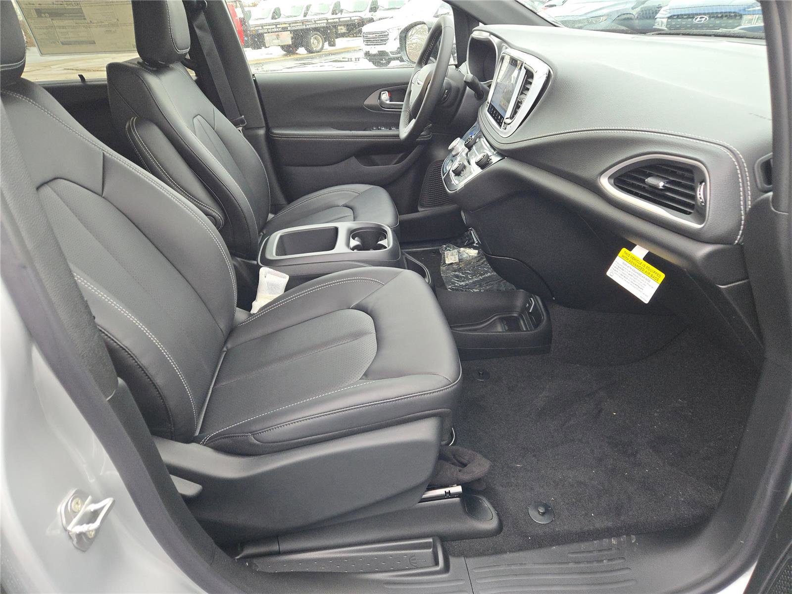 New 2026 Chrysler Pacifica Select image 7