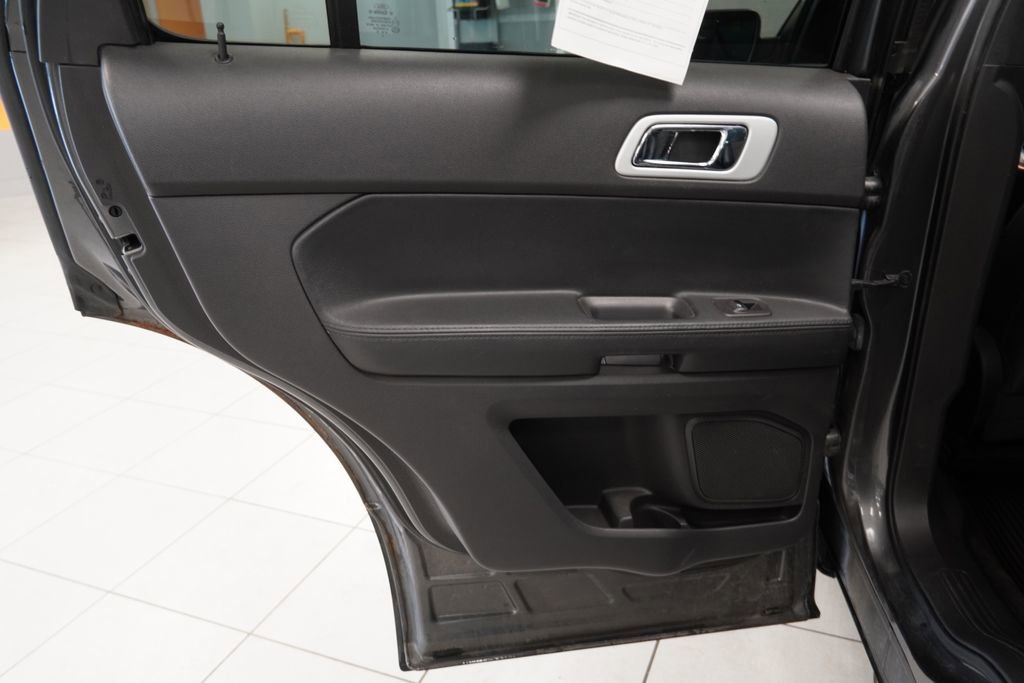 Used 2015 Ford Explorer XLT w/ Equipment Group 202A FWD image 25