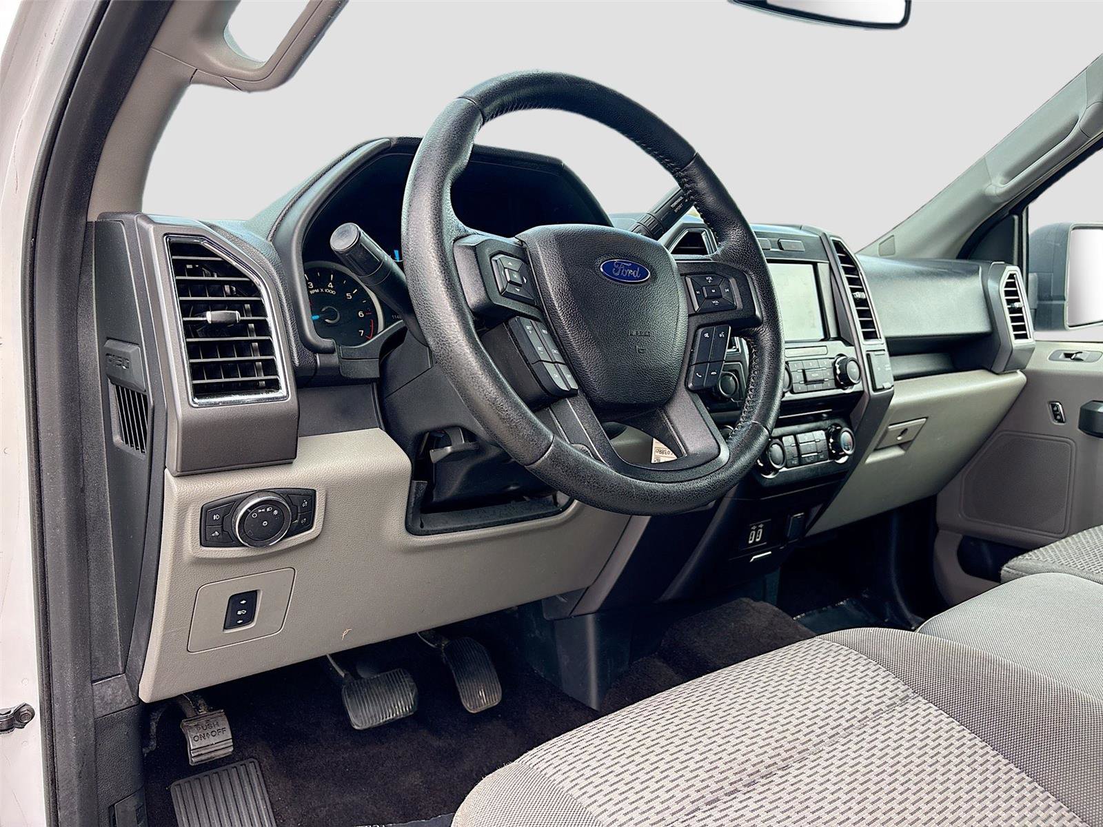 Used 2016 Ford F150 XLT w/ Equipment Group 302A Luxury image 9