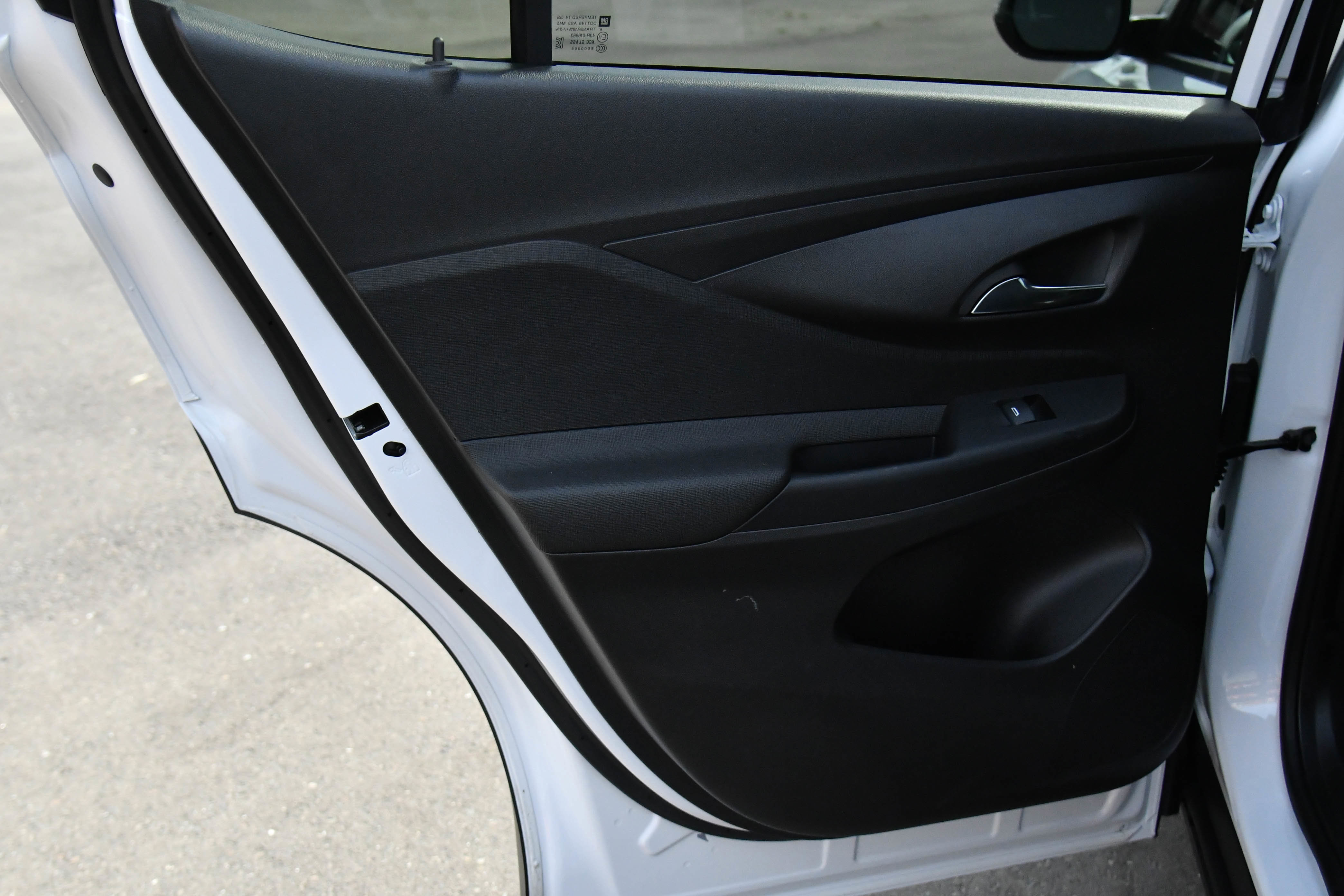 Used 2025 Buick Envista Preferred image 35