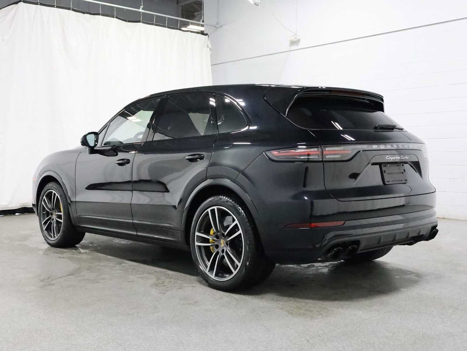 Used 2019 Porsche Cayenne Turbo AWD/4WD image 3