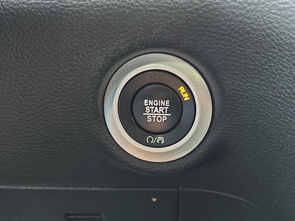 Used 2024 Chrysler Pacifica Touring FWD image 22