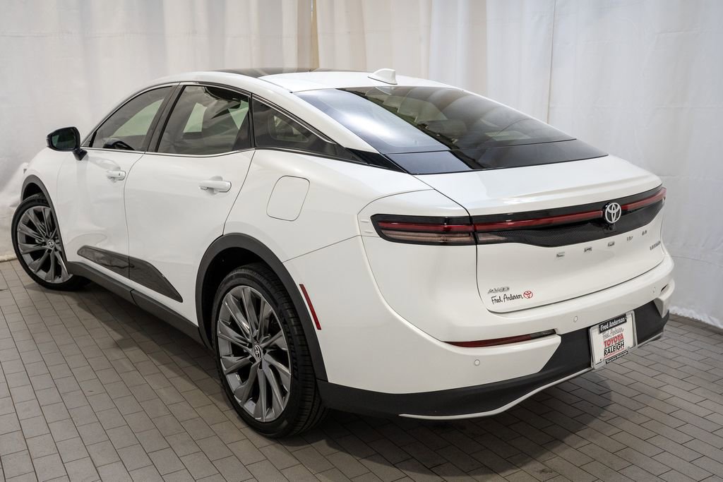 Used 2023 Toyota Crown Limited image 4