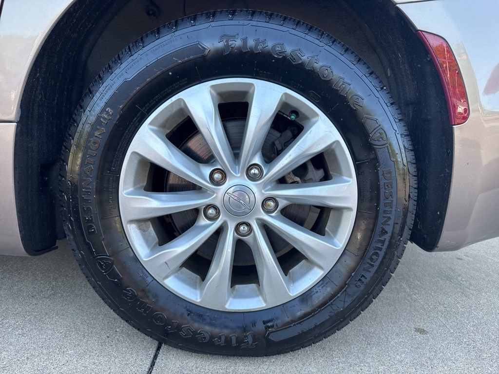 Used 2017 Chrysler Pacifica Touring-L FWD image 24