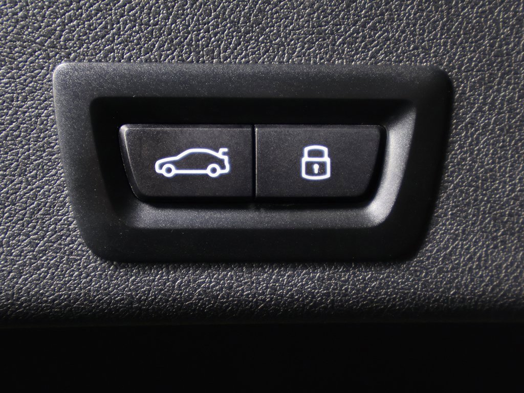 Used 2025 BMW X6 xDrive40i w/ Climate Comfort Package image 52