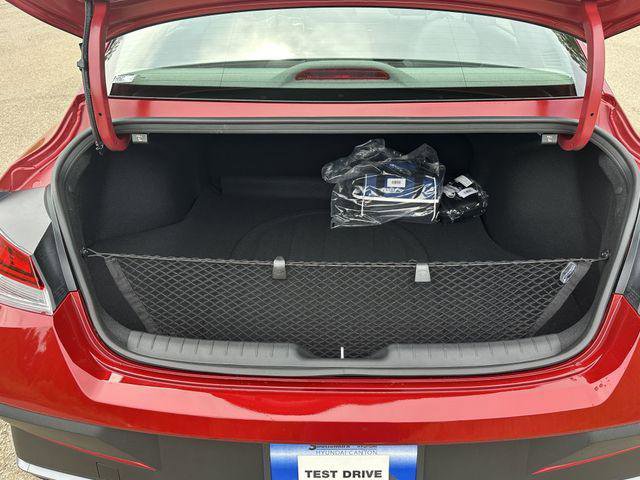 New 2025 Hyundai Elantra SEL image 18