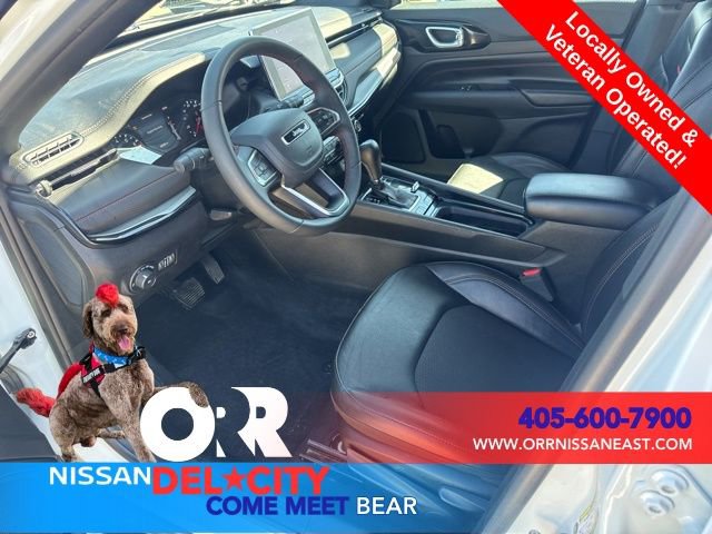 Used 2025 Jeep Compass Trailhawk image 13