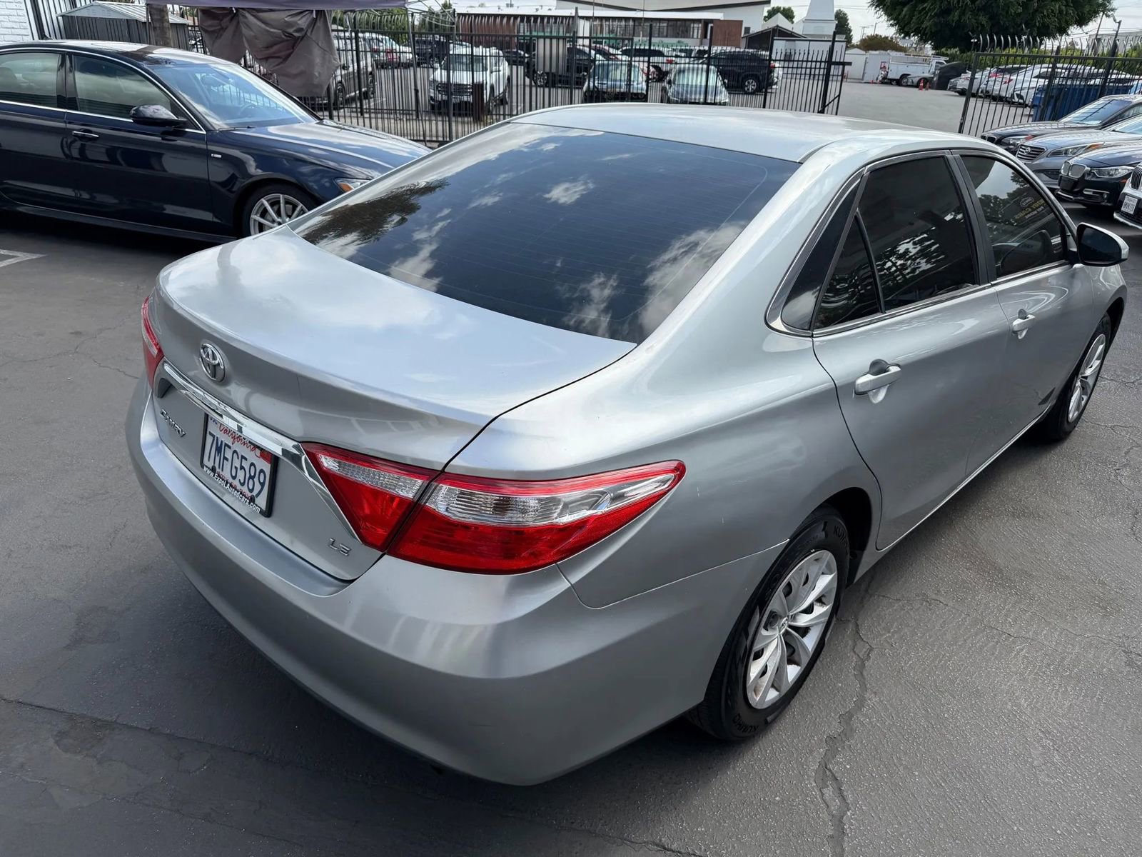 Used 2015 Toyota Camry LE FWD image 19