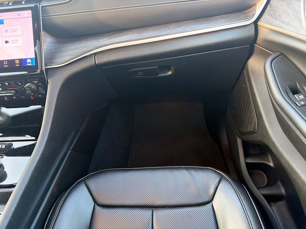 Used 2024 Jeep Grand Cherokee L Limited w/ Luxury Tech Group II AWD/4WD image 18