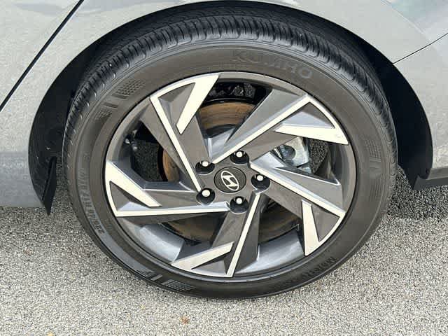 Used 2024 Hyundai Elantra SEL w/ Convenience Package FWD image 5