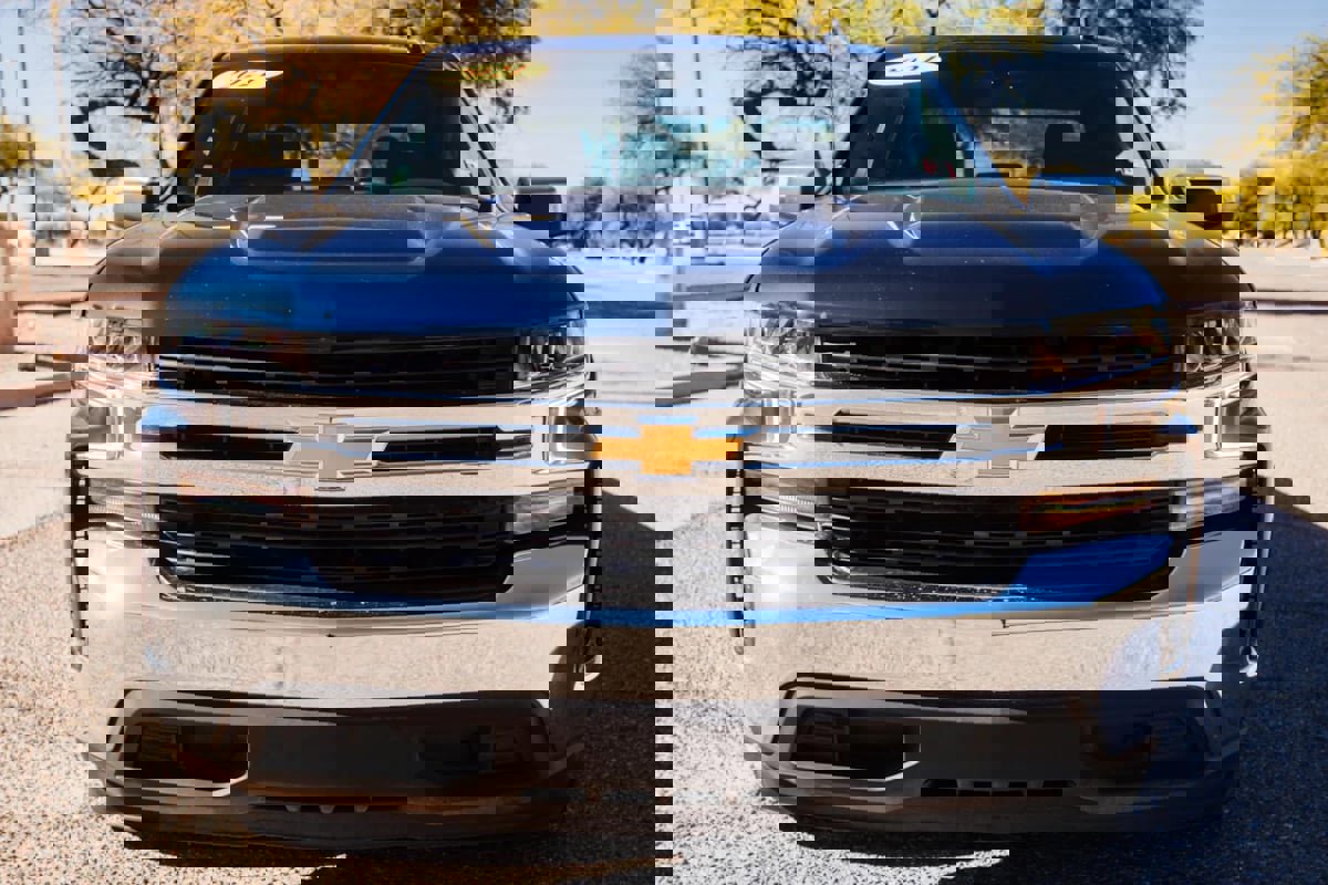 Used 2021 Chevrolet Silverado 1500 LT image 2